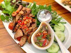 -Chom Cafe and Restaurant