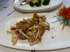 猪颈肉炒花生芽-老洋房花园饭店(绍兴路店)