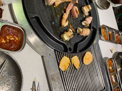 -山野的朋友露营炭火烤肉