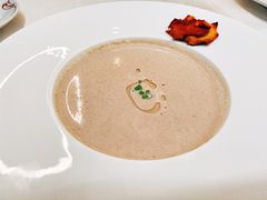 野生牛肝菌蘑菇汤佐黑松露-马克西姆餐厅(崇文门店)