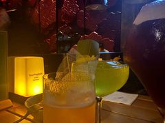 -FOUR PLAY BAR