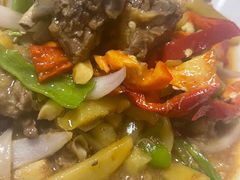 红烧土豆炖羊排-煲来饱去冷水鱼