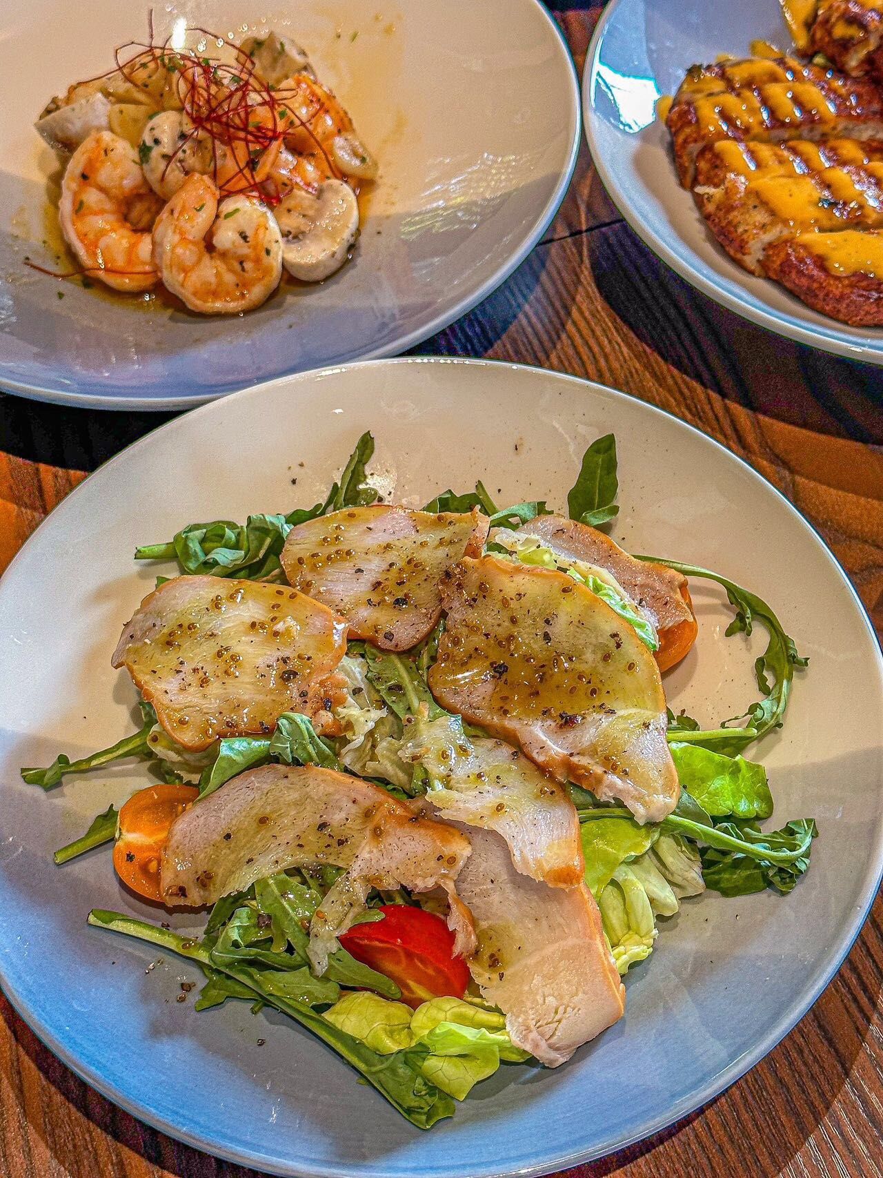 在阳光花园房和王一博一起用餐啦!