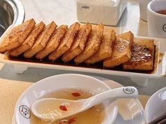 -茅草房·河畔园林火锅