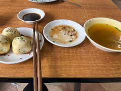 -老字号眼镜子煎包汤包店