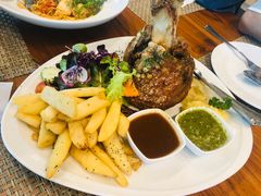 -Chom Cafe and Restaurant