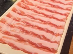 现切三线肉-锅首鲜品火锅(鸳鸯店)