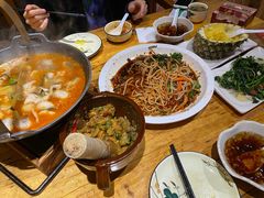 -老滇山寨•云南特色菜•地方菜•民族风情歌舞表演(金碧店)