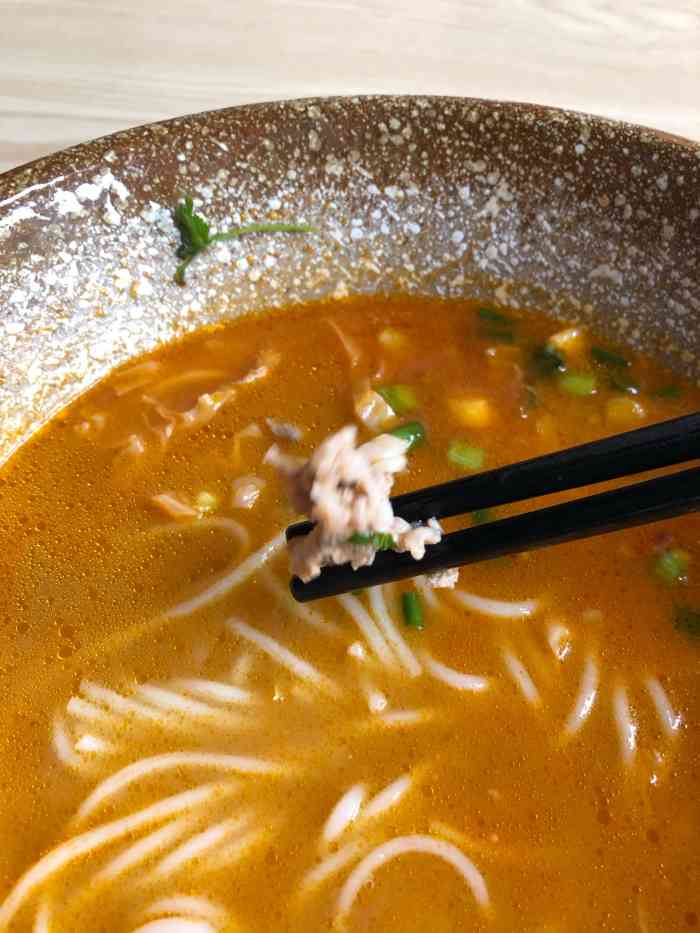 蒙自源小锅米线(华阳湖创客坊店)-"餐厅位于华湖阳创客坊的食街上