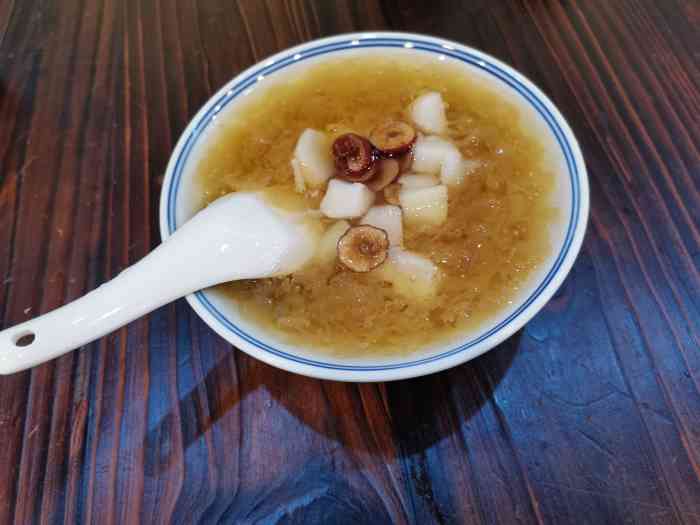 黎耀阳财神糖水铺(西湖店[薄荷]环境:位于步行街的出口那边,靠.