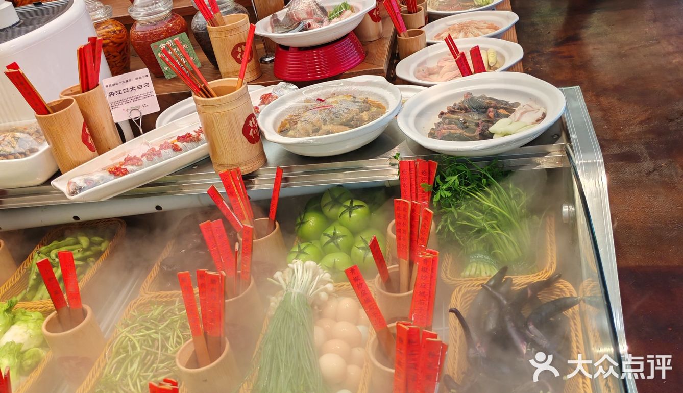 结果被街边的一家小店吸引了#小荷园乡野湖北菜