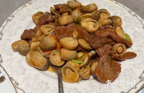 Stir-Fried Beef with Fresh Mushrooms in Oyster Sauce