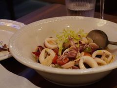 快炒新鲜鱿鱼陪蒜片-Bistro Les Lilas丁香花小酒馆