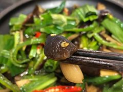 烧椒小黑鸡枞-阿鹏故事云南野生菌火锅(人民路店)