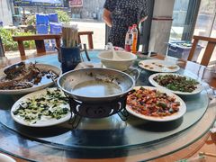 -明月食府(二区干二路店)