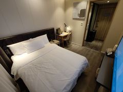 -汉庭优佳(上海娄山关路地铁站店)