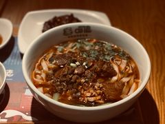 -呷佬·长沙手工米粉(金沙江路店)