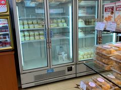 面包甜点陈列柜-红宝石·鲜奶小方·海派西点房(南丹店)
