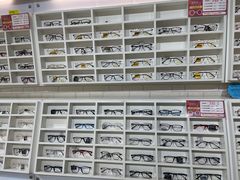 -诺柯视眼镜-蔡司依视路官方工厂店(淞南一店)