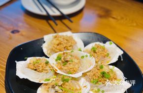 Steamed Large Scallops with Garlic
