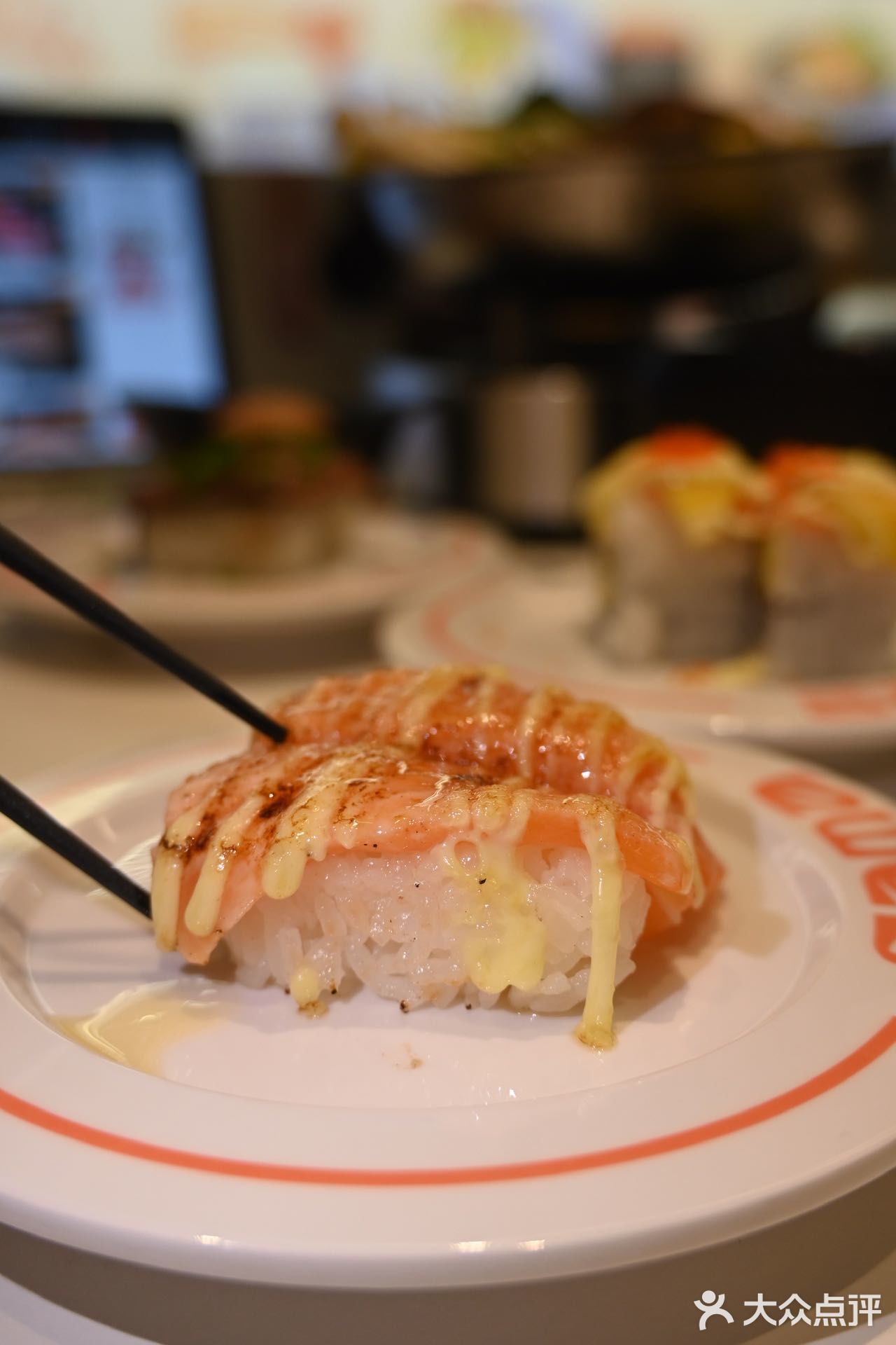 牛肉记得要裹上鸡蛋液来吃会更加鲜嫩。厚切鳗鱼寿司