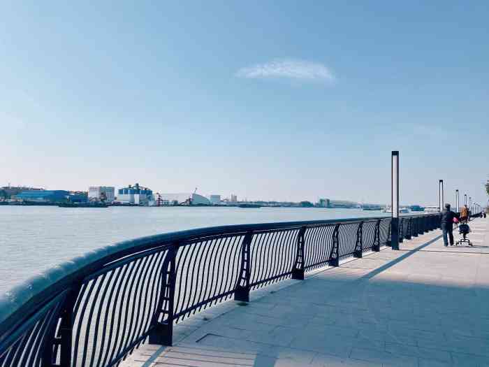 闵行轮渡站售票处-"打卡闵行,西渡渡口.话说至少30年没坐过.