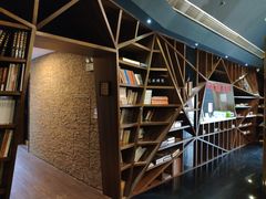 -钟书阁(松江泰晤士小镇店)