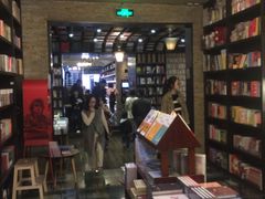 -钟书阁(松江泰晤士小镇店)