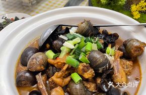 Snail and Chicken Claw Hot Pot