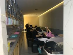 -罗亚帝造型·烫发染发