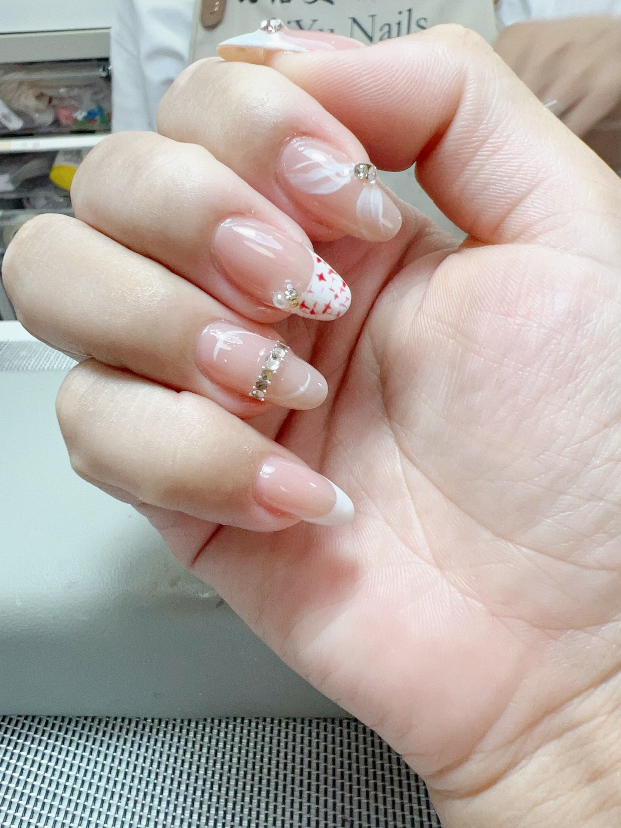 新做的美甲,好喜欢呀