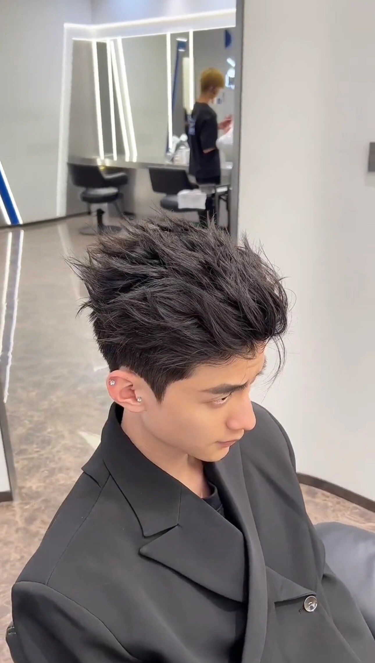 男士龙须背头造型