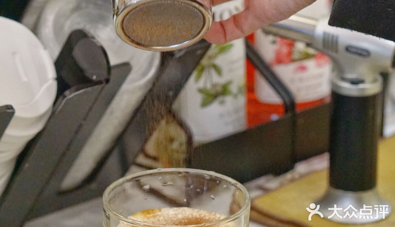 买咖啡送杯子活动超火爆，赶紧的先屯它个100张慢慢喝...