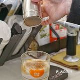 买咖啡送杯子活动超火爆，赶紧的先屯它个100张慢慢喝...