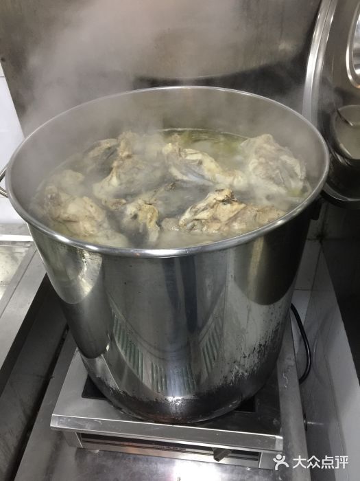 猪肚鸡(汤底,大骨,鸡架汤)