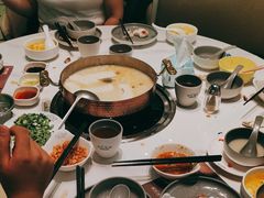 -洪氏嗨捞·广东猪肚鸡·椰子鸡火锅(西咸万象城店)