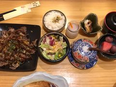 黑胡椒牛舌定食-鲔屋寿喜烧