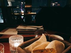 餐前龙虾片-上海柏悦酒店·世纪100牛排馆