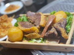 -牧民人家羊粪火自煮手把肉餐馆