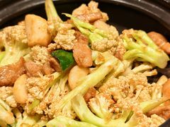 五花肉干煸菜花-椒爱水煮鱼川菜(CBD万达店)