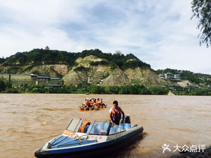 黃河母親羊皮筏子漂流圖片