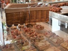 -VERIE BAKEHOUSE