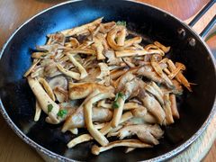 橄榄油煎三种菇-庆春朴门(前滩太古里店)