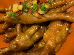 老武汉烧鸡爪-霄汉牛三鲜湖北砂锅菜(万松园2店)