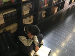 -钟书阁(松江泰晤士小镇店)