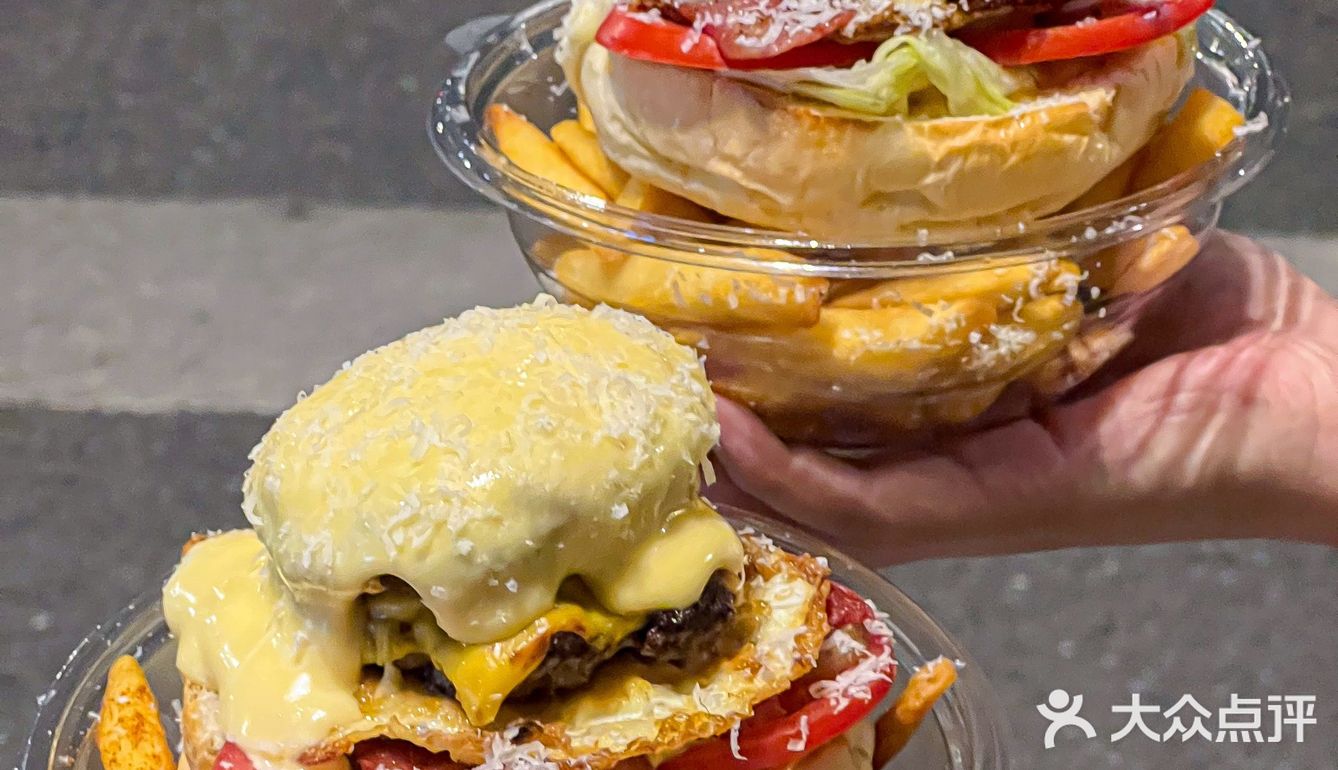 武汉江边街头汉堡🍔！饿了么兄弟们