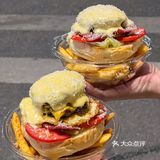 武汉江边街头汉堡🍔！饿了么兄弟们