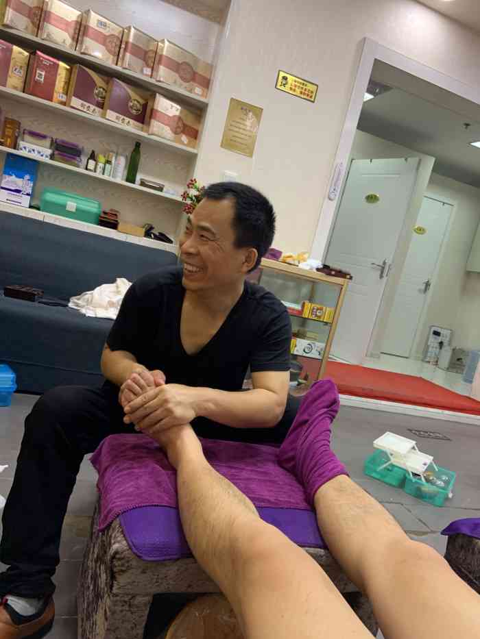 里面的都是男技师,之前有按过一次,感觉挺好的,今天带盆友来按摩一下