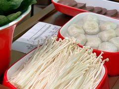 -洪氏嗨捞·广东猪肚鸡·椰子鸡火锅(西咸万象城店)