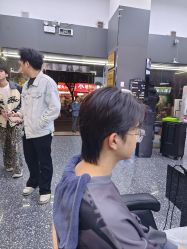 点击看大图 -藤野造型专业烫染接发